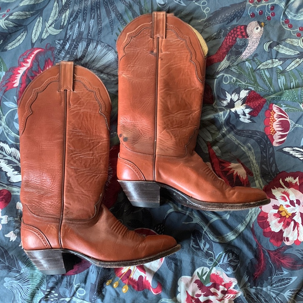 Lovely Justin cowboy boots